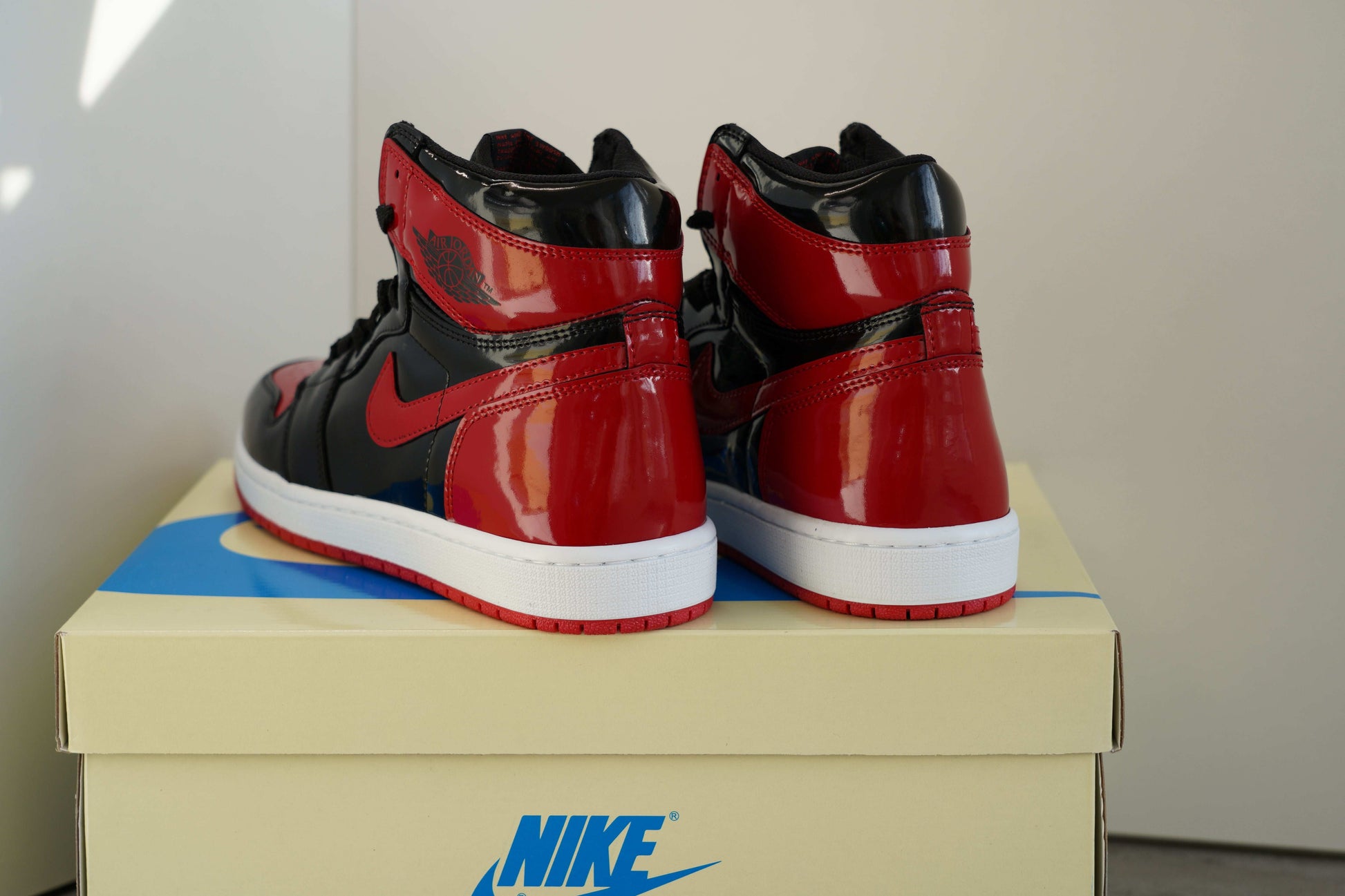 Adidasi Jordan 1 Bred Patent