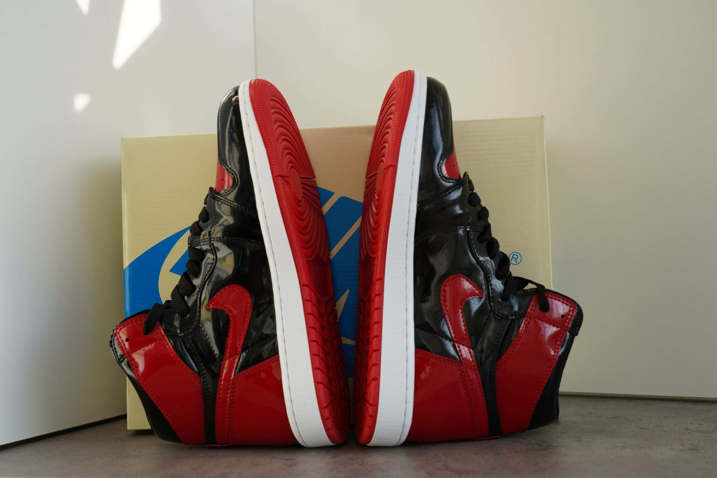 Adidasi Jordan 1 Bred Patent