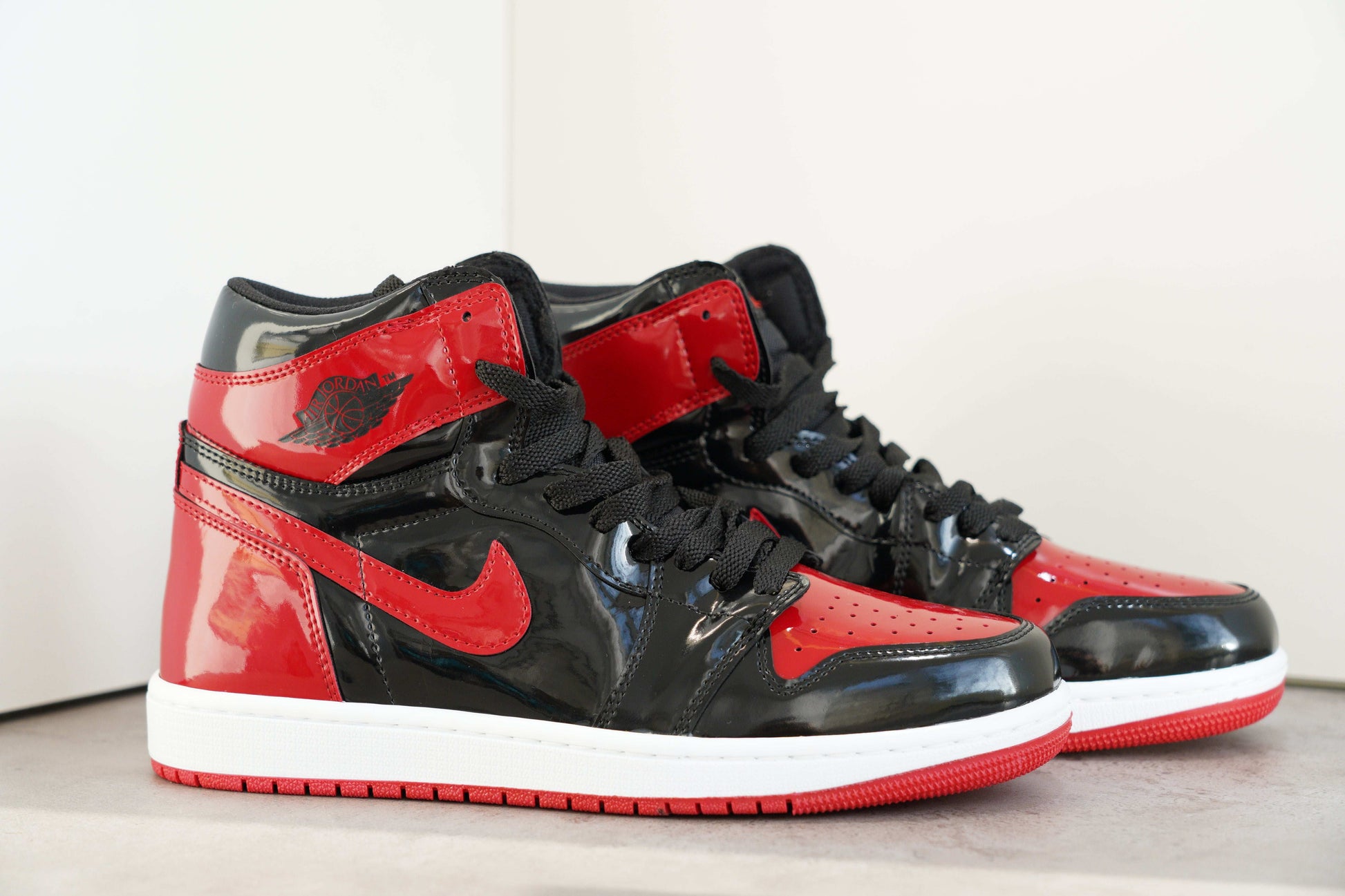 Adidasi Jordan 1 Bred Patent