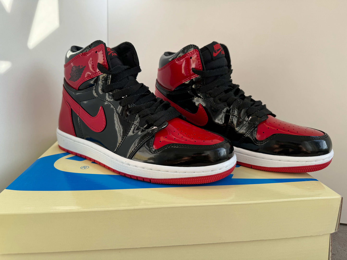 Adidasi Jordan 1 Bred Patent