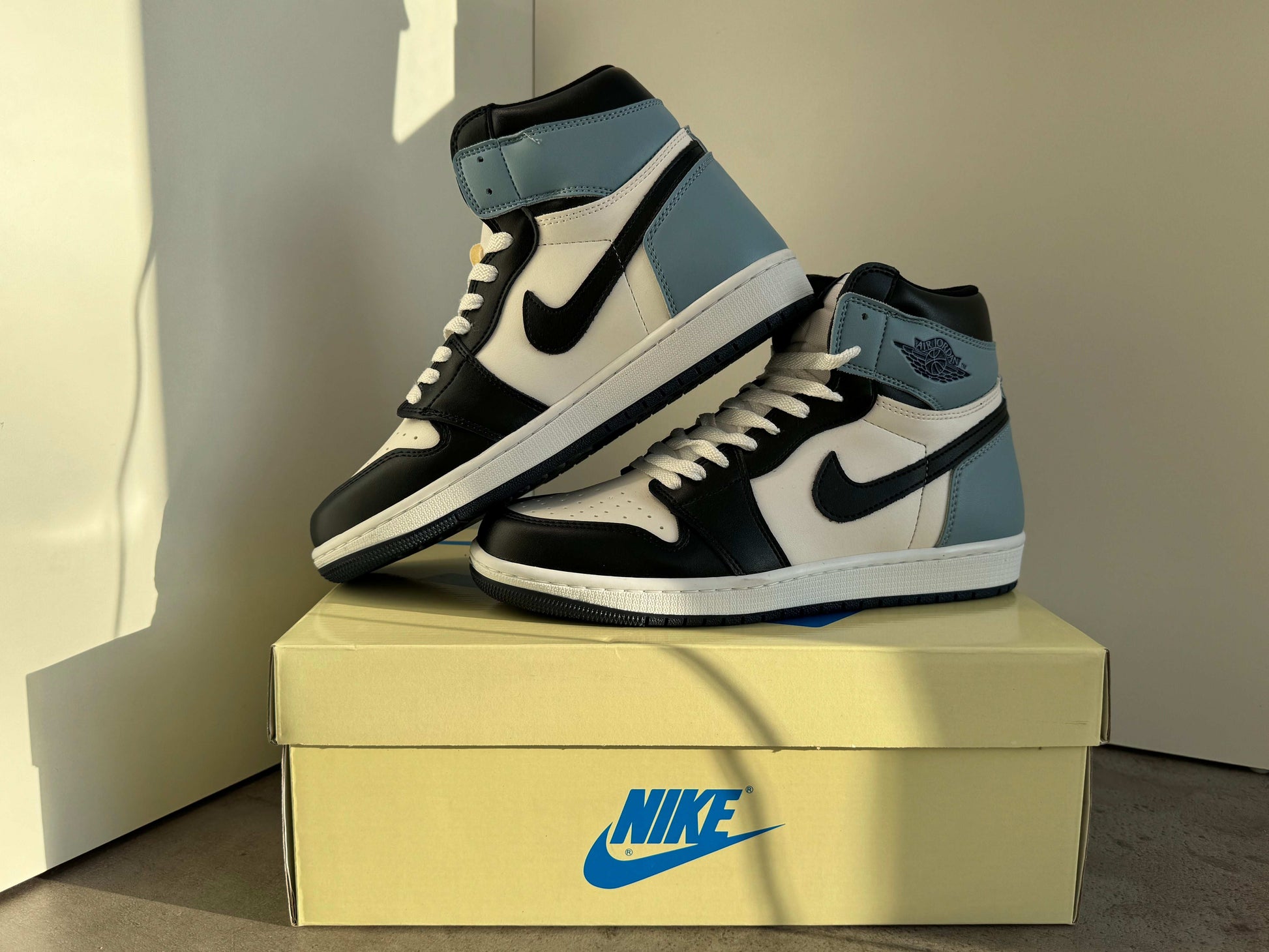 Adidasi Jordan 1 Obsidian