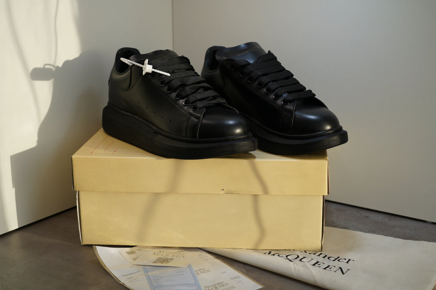 Adidasi Alexander McQueen NEGRU - FULLBOX