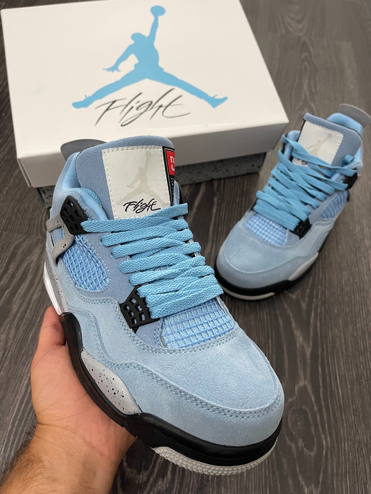 JORDAN 4 Retro University Blue