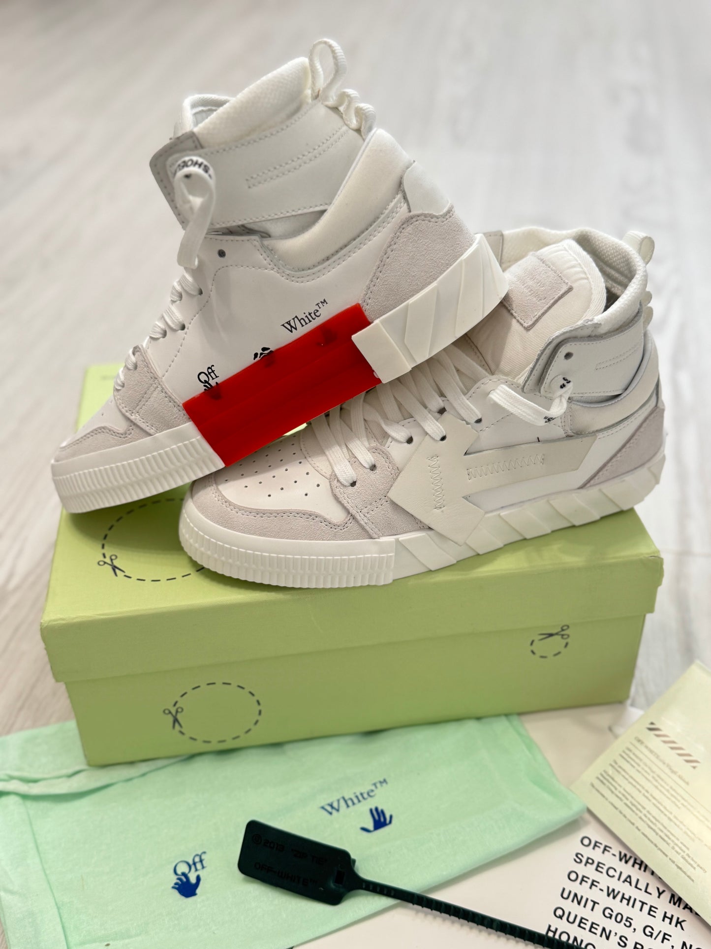 OFF WHITE, High / White