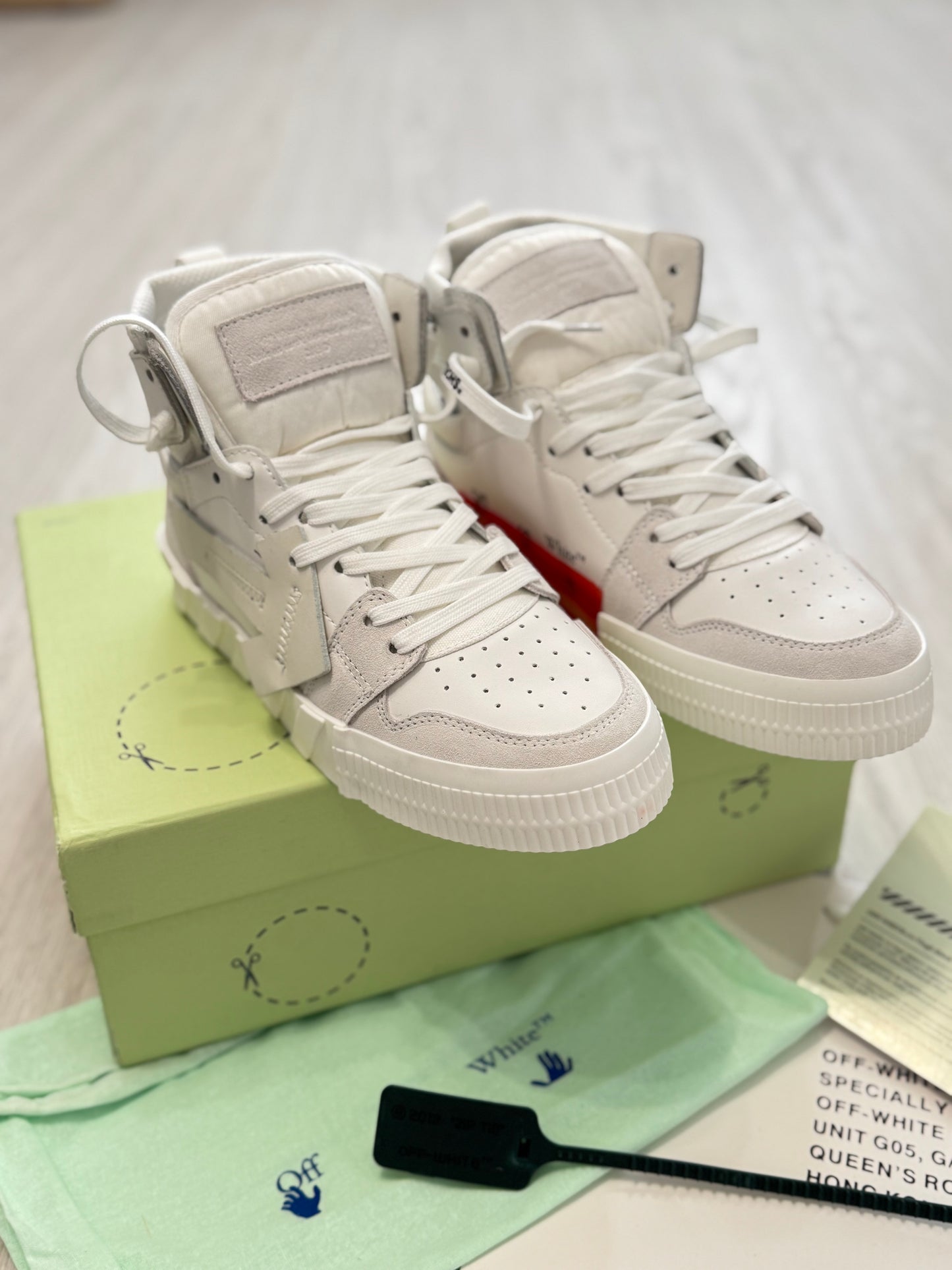 OFF WHITE, High / White