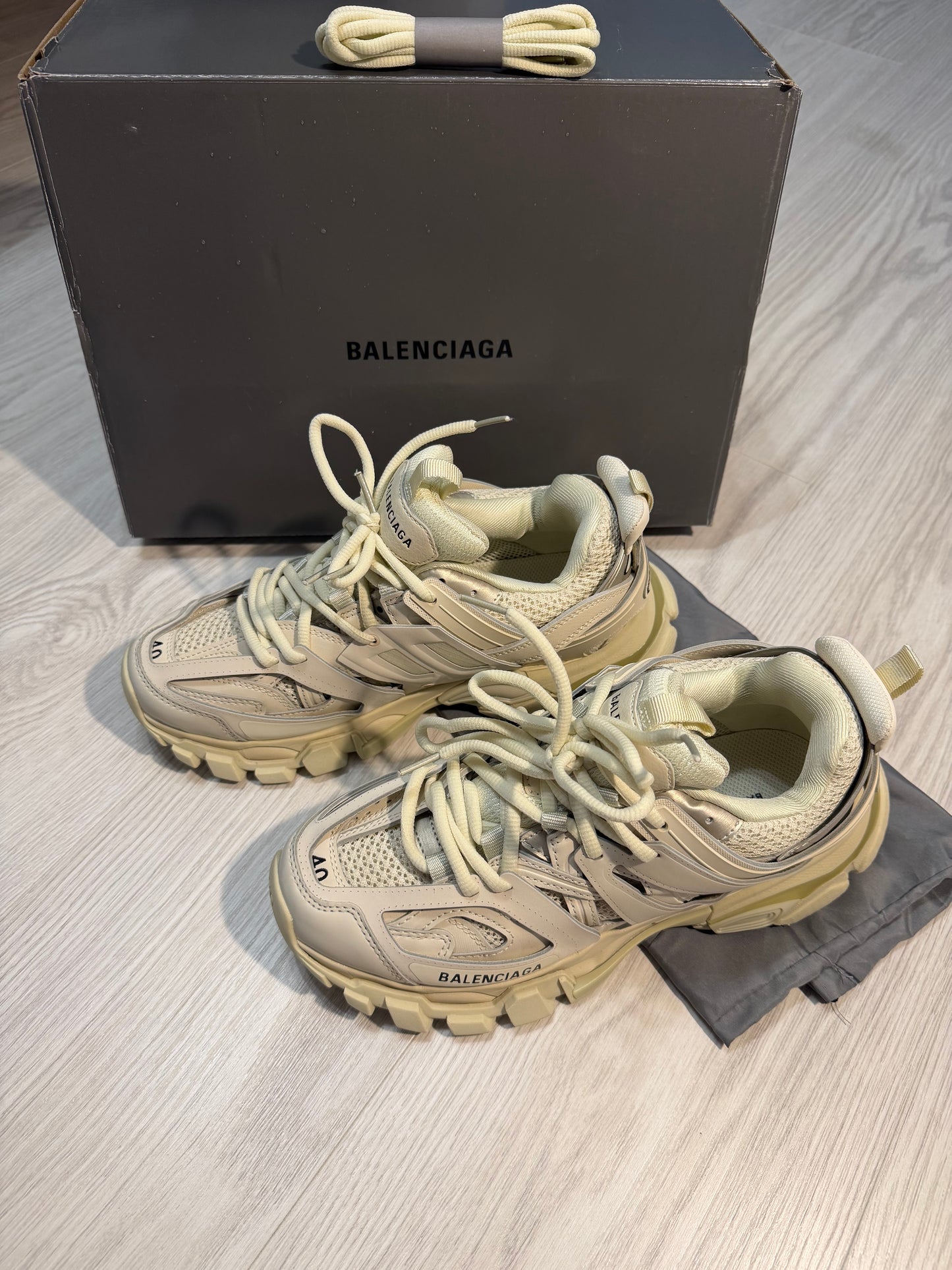 Balenciaga Track / Beige