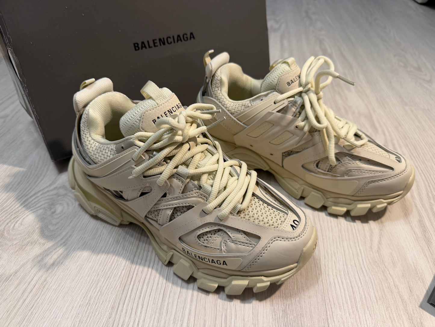 Balenciaga Track / Beige