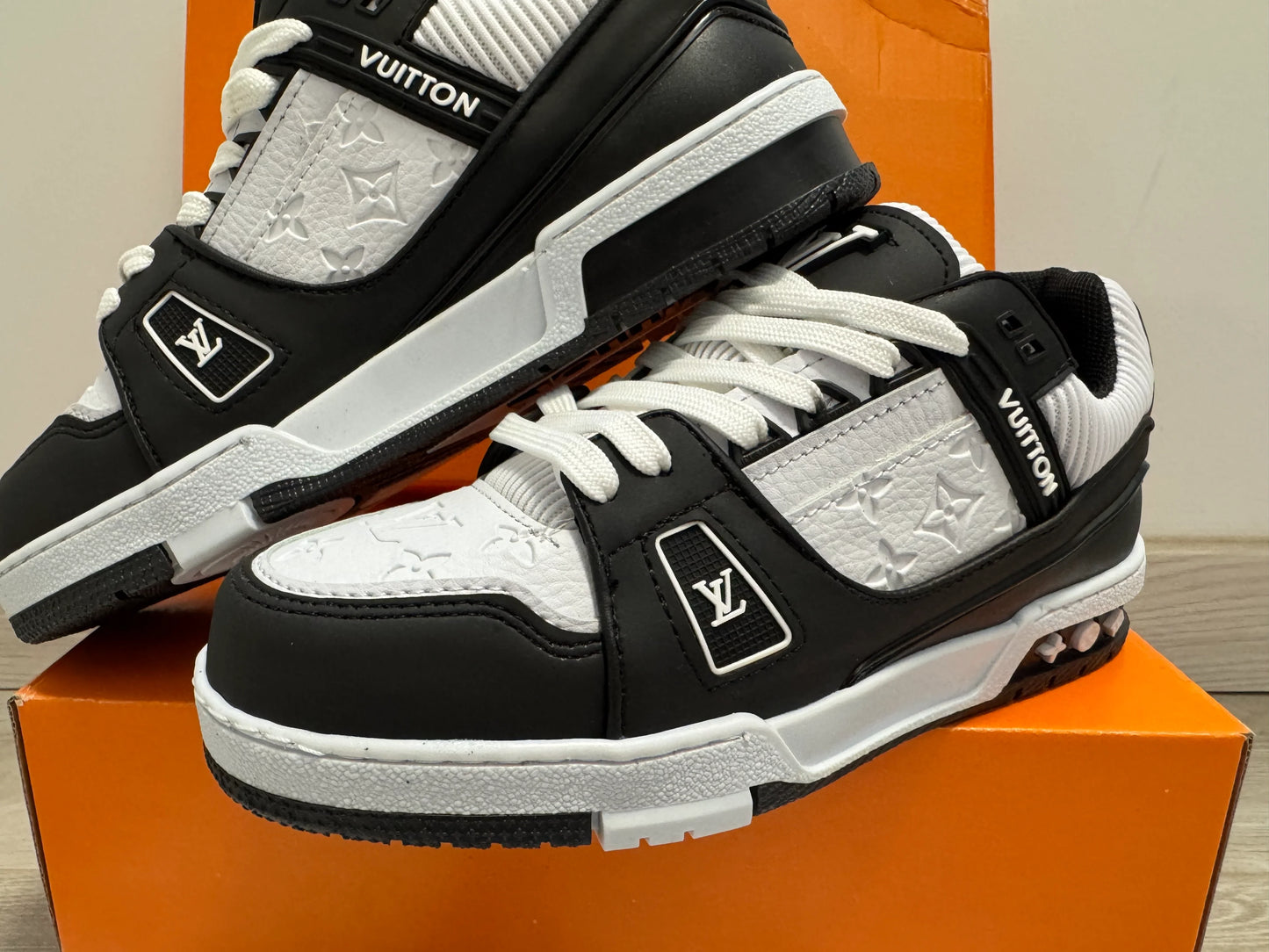 Adidasi Louis Vuitton - Trainers Sneaker Negru-Alb
